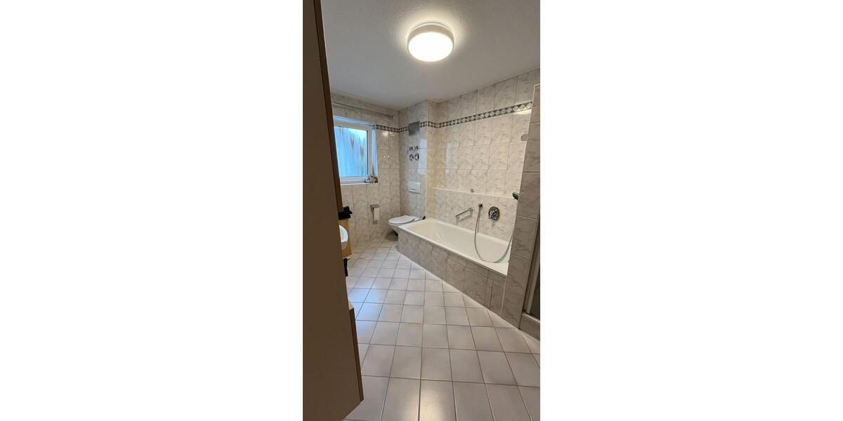 Etagenwohnung Remseck am Neckar - 3.5 Zimmer, 95 m&sup2;, 1.750&euro; | Angebot:25283995