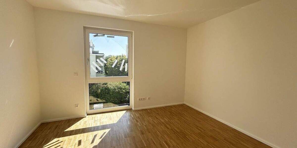 Etagenwohnung Stuttgart Untertürkheim - 5 Zimmer, 120 m&sup2;, 1.990&euro; | Angebot:25727984