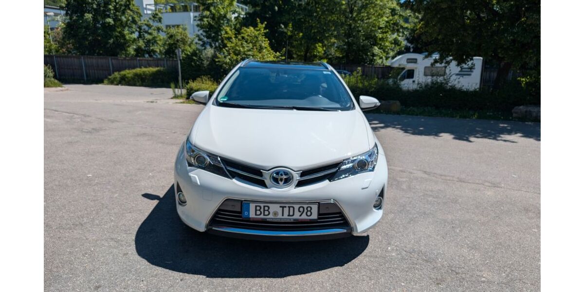 Toyota Auris 69.000 km 17.000 &euro; Leonberg 71229