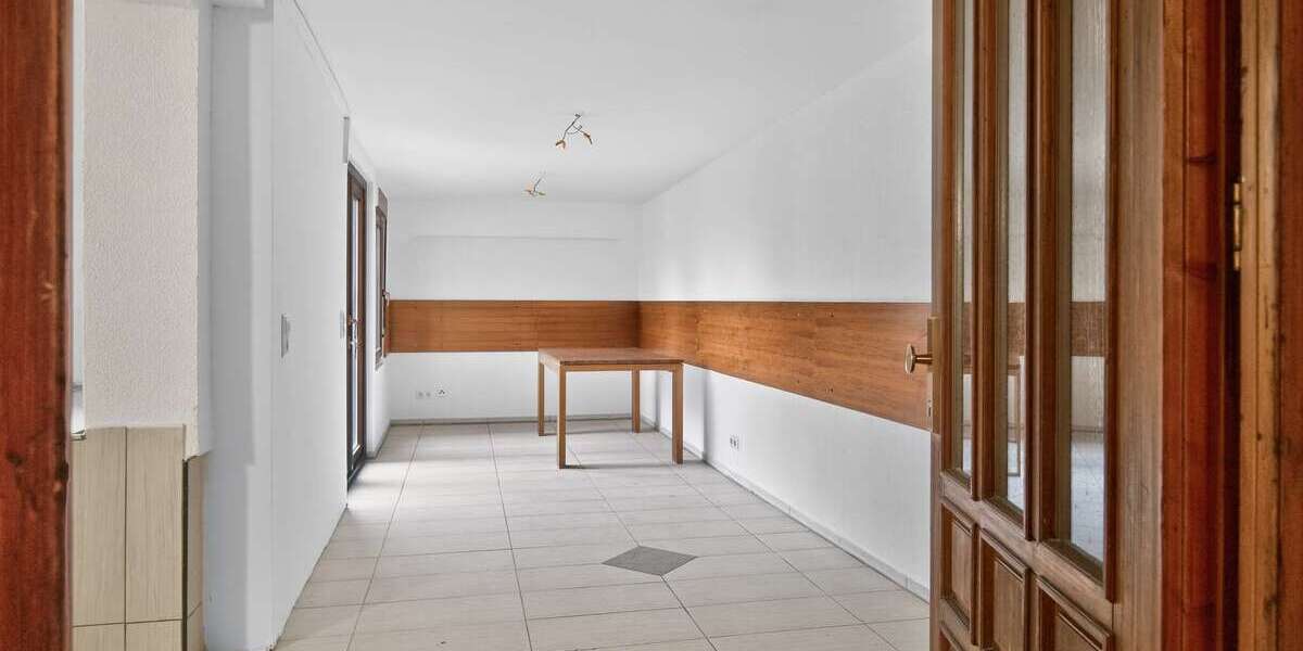 Gepflegtes 3-Familienhaus in begehrter Wohnlage mit vielseitigen Nutzungsmöglichkeiten - Mehrfamilienhaus, Wohnhaus Stuttgart Zuffenhausen | Angebot:27083597