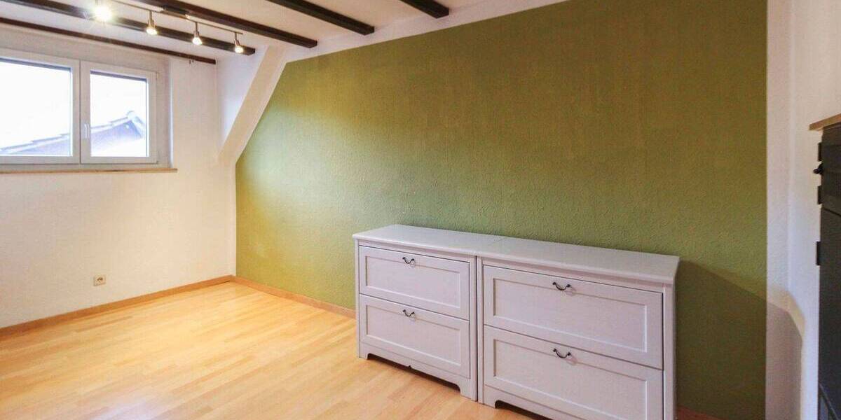 Doppelhaushälfte Erligheim - 9 Zimmer, 151 m&sup2;, 375.000&euro; | Angebot:26028535