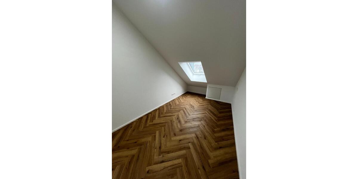 Dachgeschoßwohnung Nürtingen - 3 Zimmer, 100 m&sup2;, 1.480&euro; | Angebot:25867081