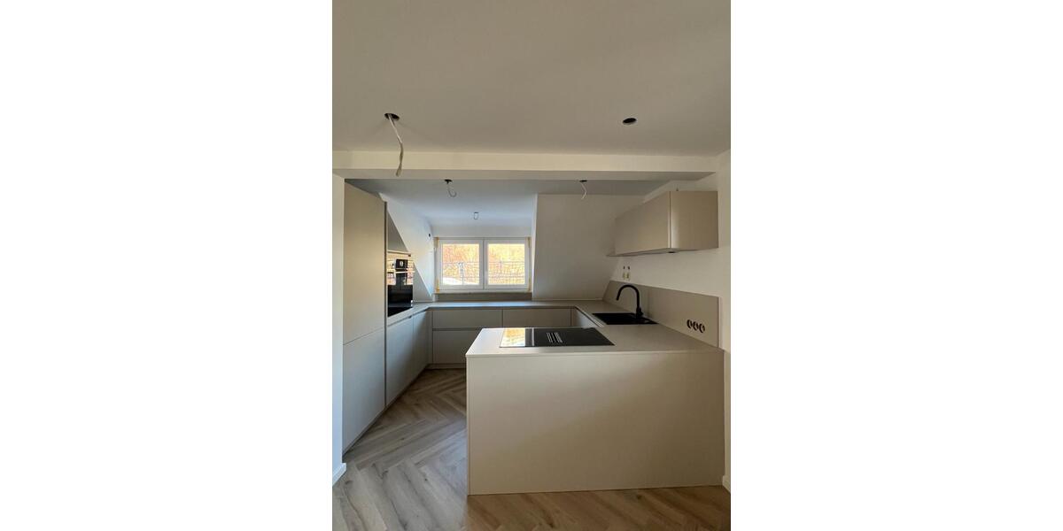 Dachgeschoßwohnung Stuttgart Mühlhausen - 4.5 Zimmer, 122 m&sup2;, 2.100&euro; | Angebot:25174546