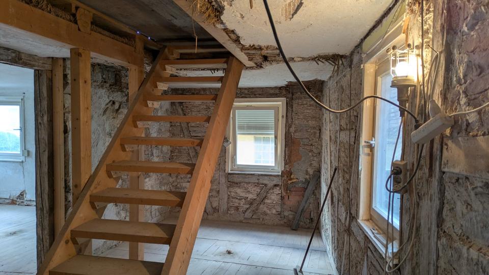 Einfamilienhaus Weinstadt - 9 Zimmer, 245.000&euro; | Angebot:21571963