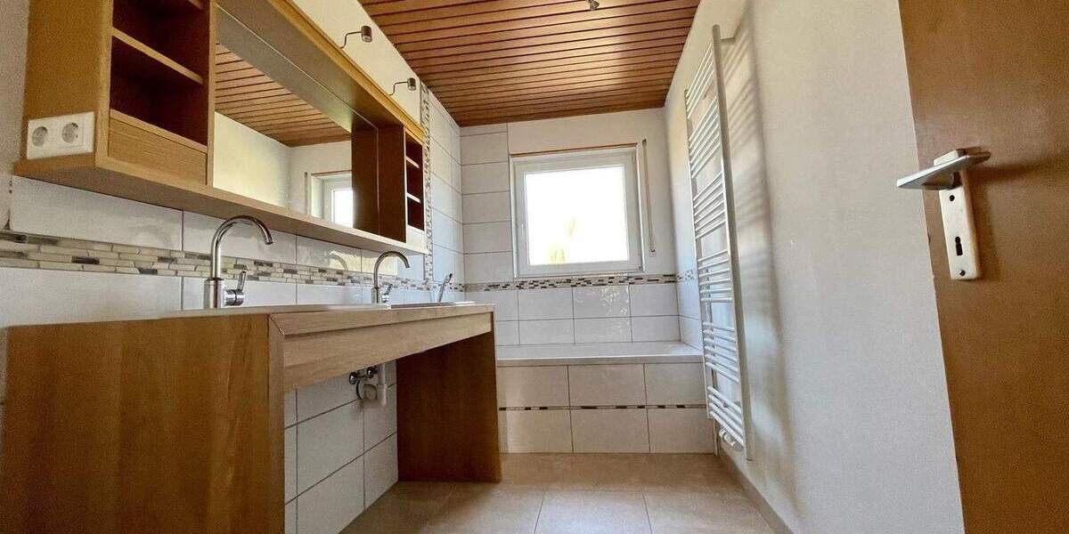 Doppelhaushälfte Renningen - 7 Zimmer, 155 m&sup2;, 2.200&euro; | Angebot:25898274