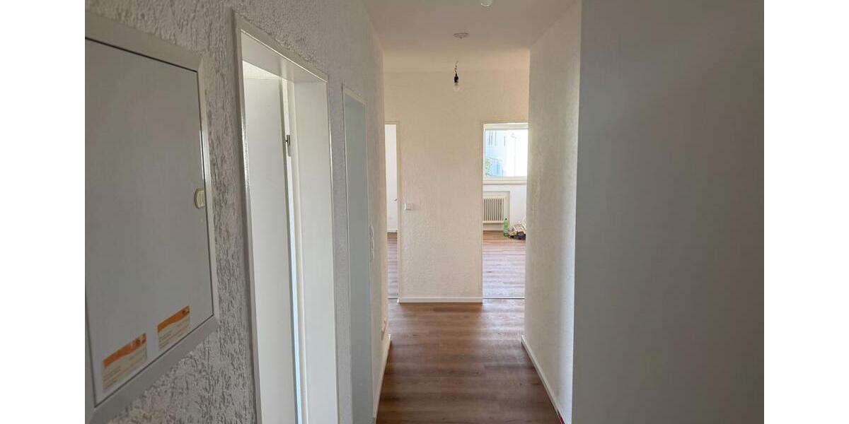 Etagenwohnung Stuttgart Luginsland - 3 Zimmer, 76 m&sup2;, 1.300&euro; | Angebot:25452050