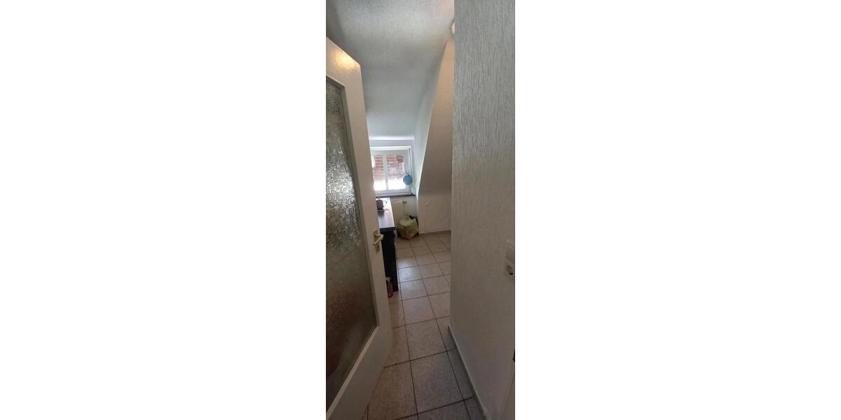 Dachgeschoßwohnung Stuttgart Feuerbach - 1 Zimmer, 38 m&sup2;, 900&euro; | Angebot:26592017