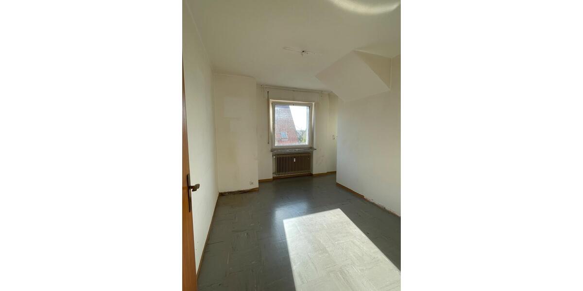 Etagenwohnung Sindelfingen - 6 Zimmer, 144 m&sup2;, 1.855&euro; | Angebot:27612054