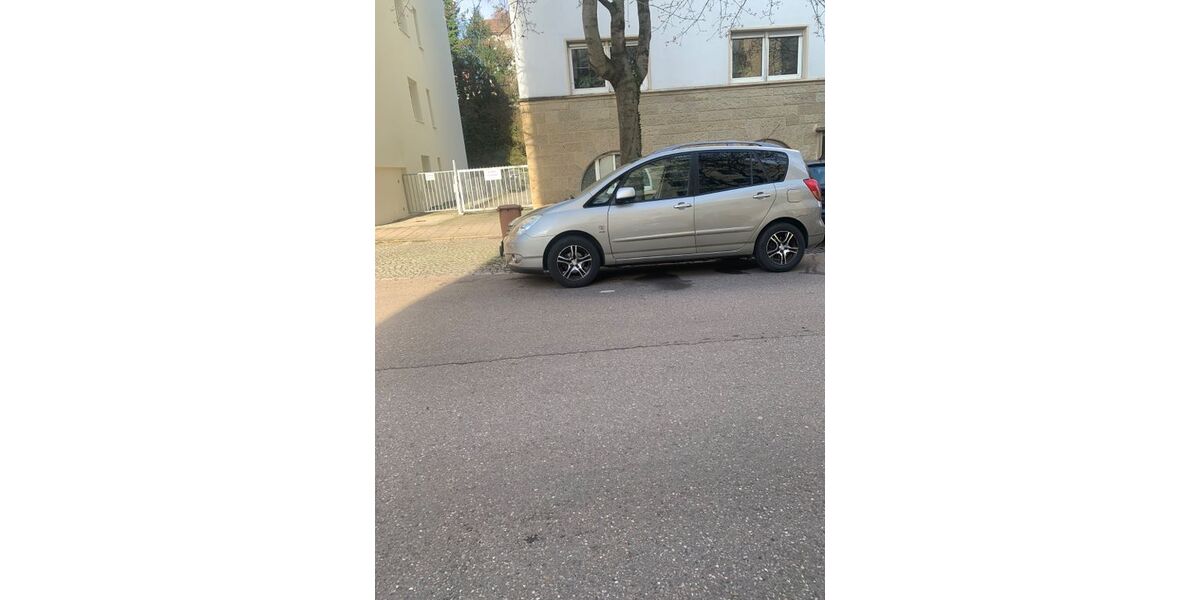 Toyota Corolla Verso 146.000 km 3.200 &euro; Stuttgart 70197