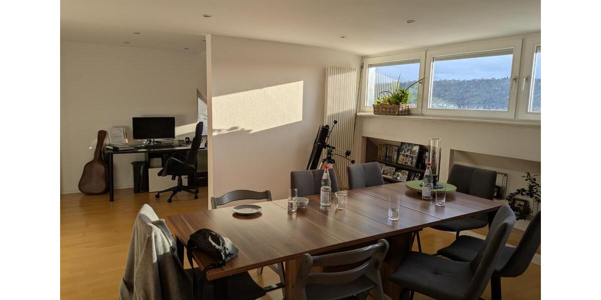 Dachgeschoßwohnung Stuttgart Luginsland - 4.5 Zimmer, 129 m&sup2;, 1.800&euro; | Angebot:25539472