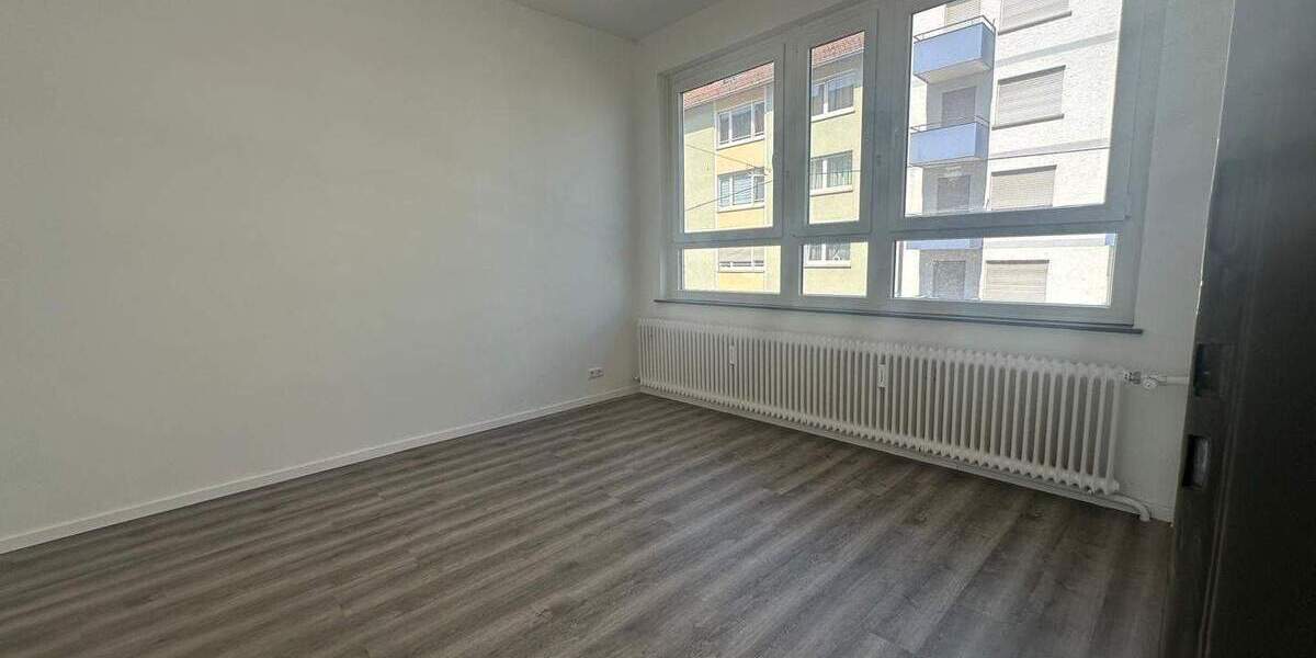 Etagenwohnung Stuttgart Ost - 3 Zimmer, 126 m&sup2;, 2.200&euro; | Angebot:25674459
