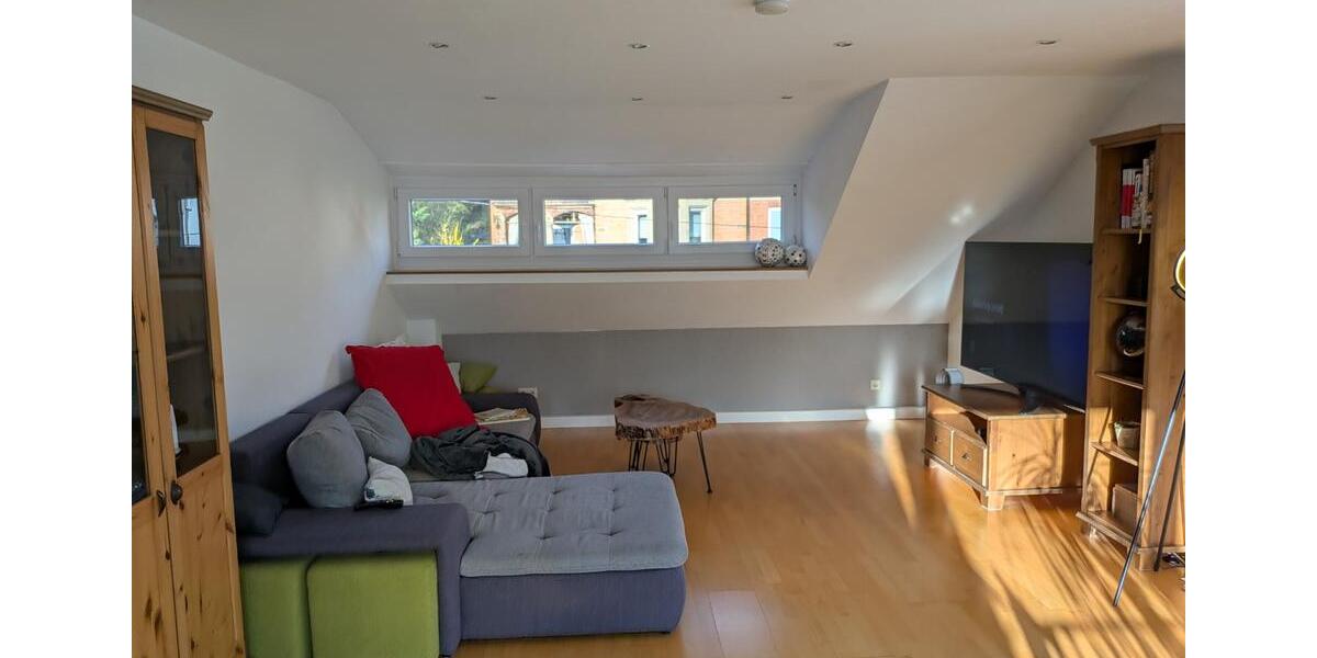 Dachgeschoßwohnung Stuttgart Luginsland - 4.5 Zimmer, 129 m&sup2;, 1.800&euro; | Angebot:25539472