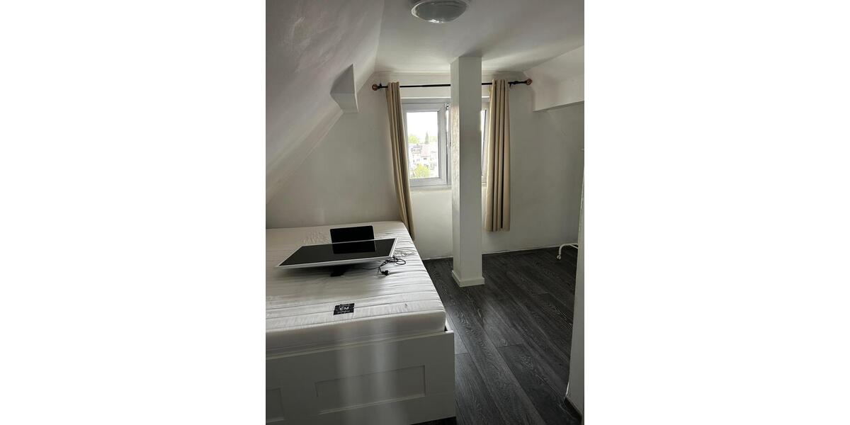 Dachgeschoßwohnung Stuttgart Degerloch - 2 Zimmer, 35 m&sup2;, 650&euro; | Angebot:26227342