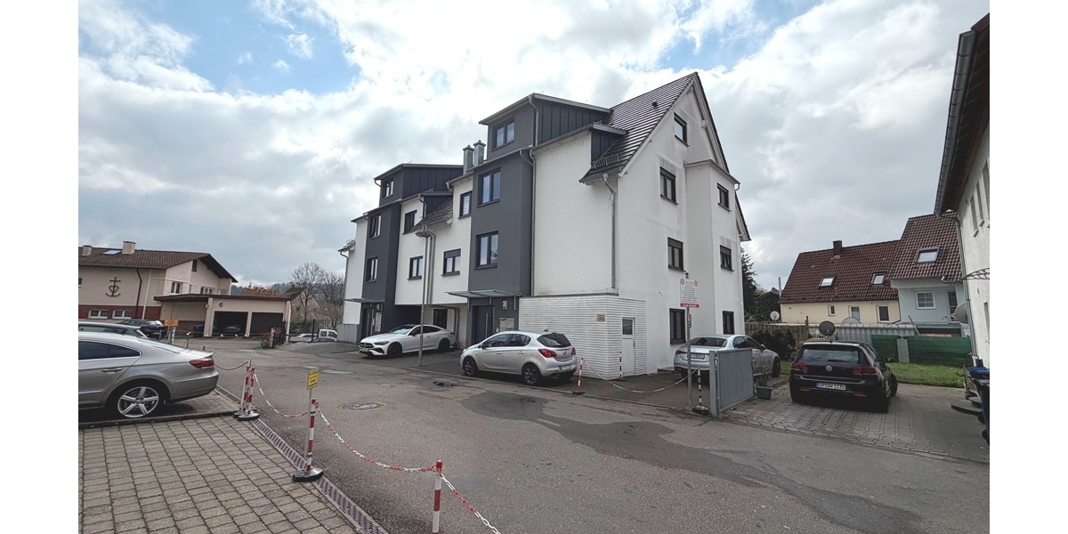 Urbanes Wohnen in Uhingen: Großzügige 4,5-Zi.-OG-ETW in bester Lage - 4.5 Uhingen Uhingen | Angebot:25999635