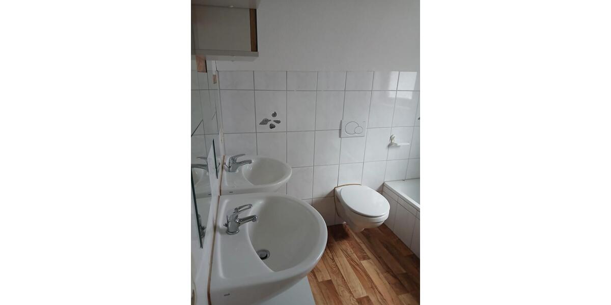 Einfamilienhaus Untergruppenbach - 6 Zimmer, 140 m&sup2;, 1.700&euro; | Angebot:27617682