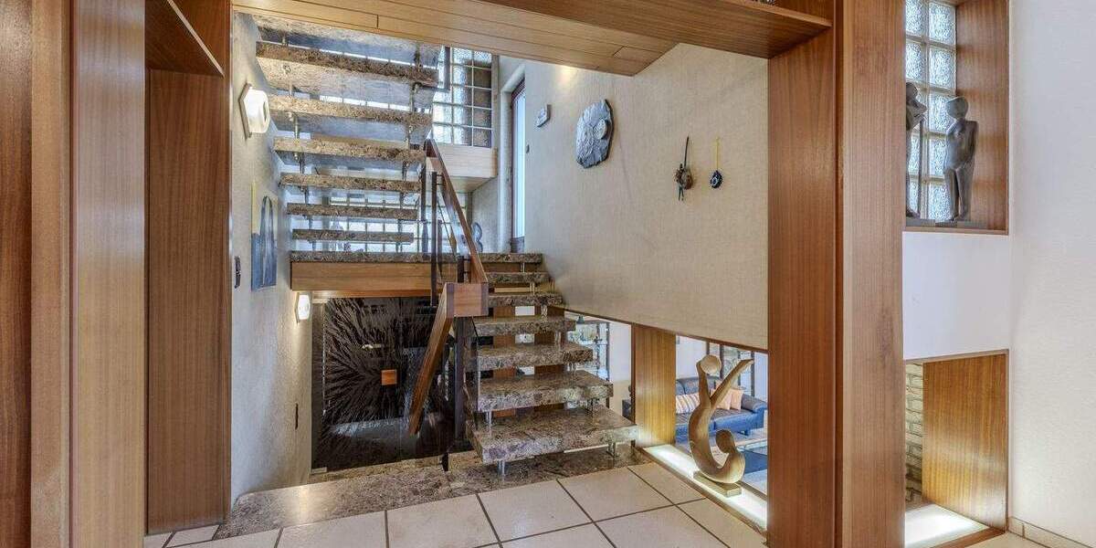 Einfamilienhaus Nürtingen - 7 Zimmer, 282 m&sup2;, 949.000&euro; | Angebot:25732743