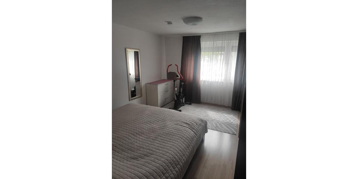 Etagenwohnung Leonberg - 3 Zimmer, 65 m&sup2;, 890&euro; | Angebot:25351926