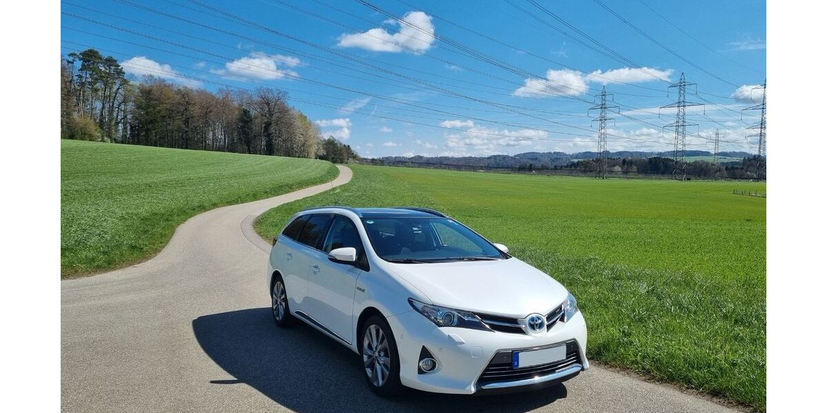 Toyota Auris Touring Sports 156.900 km 13.199 &euro; Stuttgart 70191