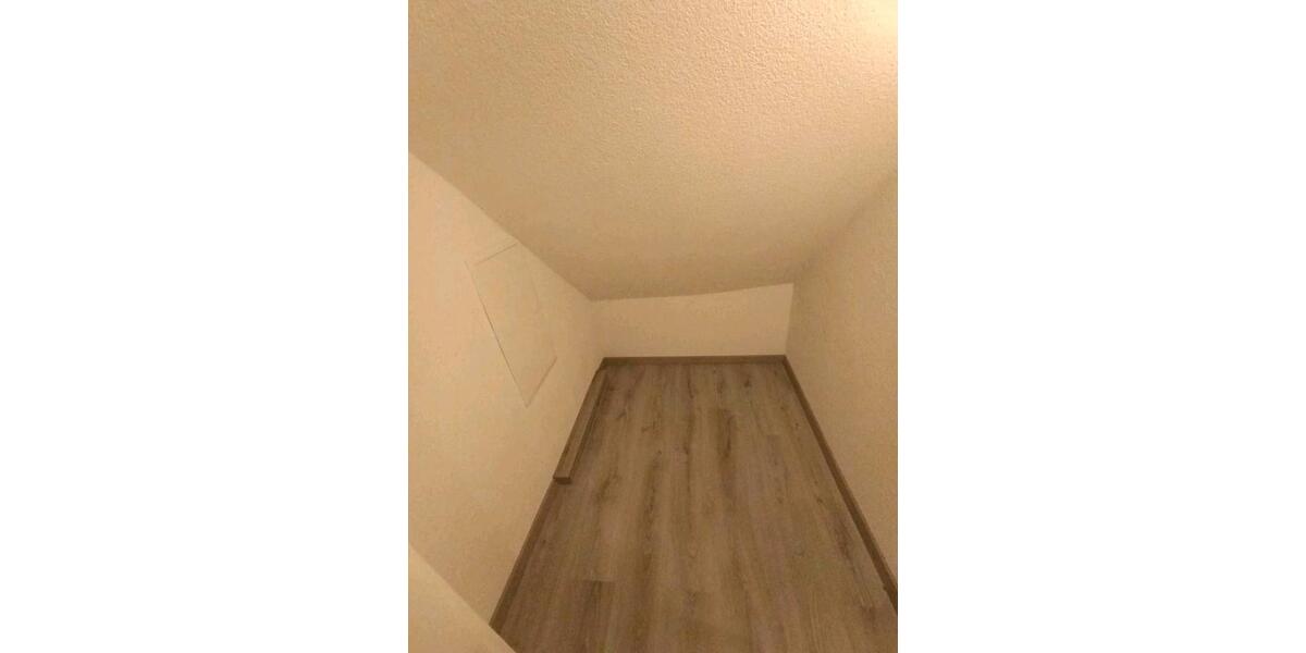 Dachgeschoßwohnung Ebersbach an der Fils - 2.5 Zimmer, 62 m&sup2;, 820&euro; | Angebot:26035434