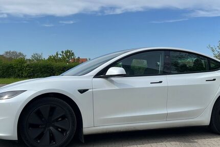 Tesla Model 3 4.850 km 42.450 &euro; Ludwigsburg 71634