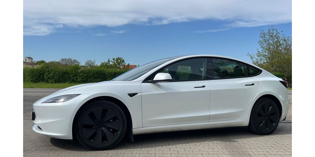 Tesla Model 3 4.850 km 42.450 &euro; Ludwigsburg 71634