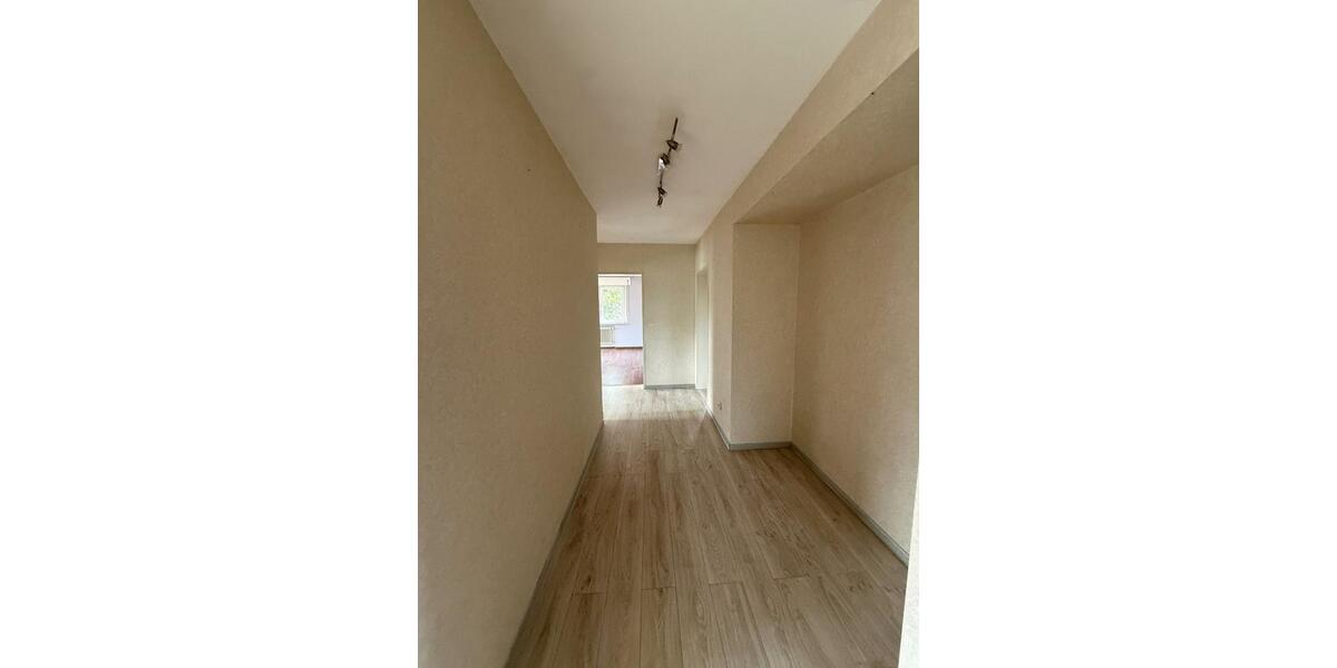 Etagenwohnung Backnang - 3.5 Zimmer, 105 m&sup2;, 1.000&euro; | Angebot:25251560