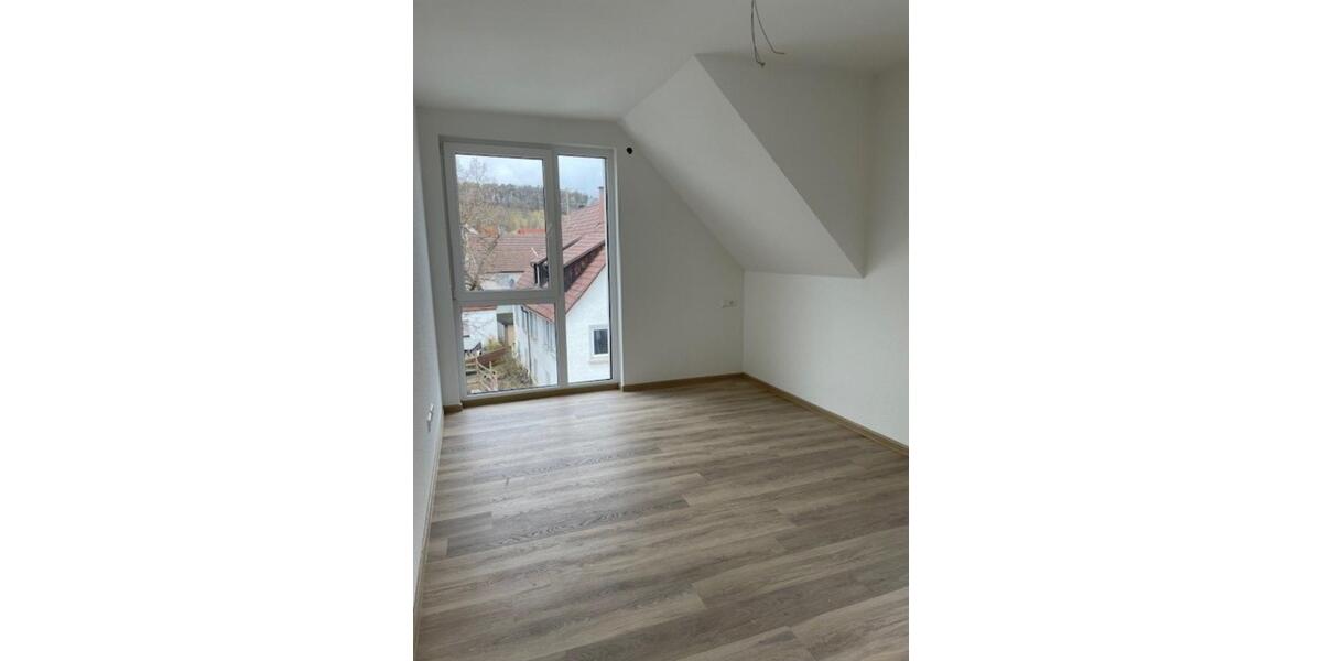 Dachgeschoßwohnung Weil Im Schönbuch - 3.5 Zimmer, 71 m&sup2;, 1.400&euro; | Angebot:25309300