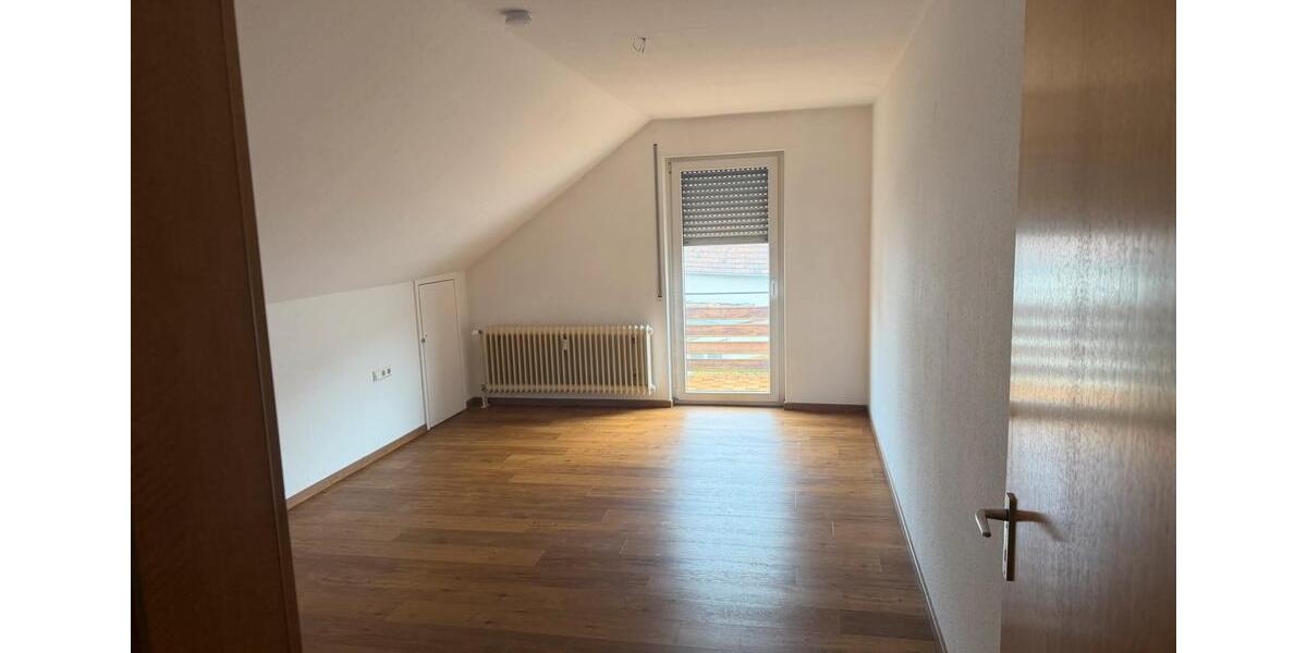 Etagenwohnung Kirchheim unter Teck - 4 Zimmer, 110 m&sup2;, 1.400&euro; | Angebot:25843405