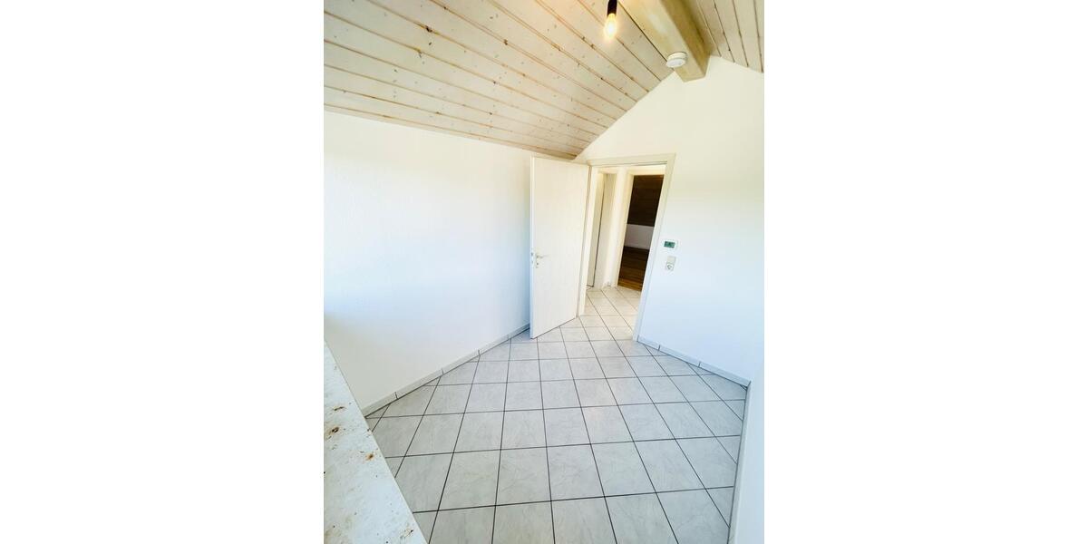 Dachgeschoßwohnung Oberriexingen - 3 Zimmer, 76 m&sup2;, 912&euro; | Angebot:25936829