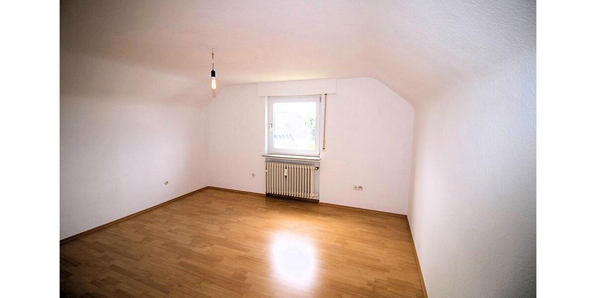 Dachgeschoßwohnung Freiberg am Neckar - 2.5 Zimmer, 44 m&sup2;, 550&euro; | Angebot:24896074