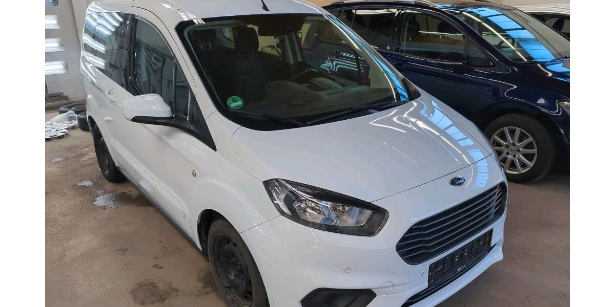 Ford Tourneo Courier 192.000 km 6.999 &euro; Ditzingen 71254