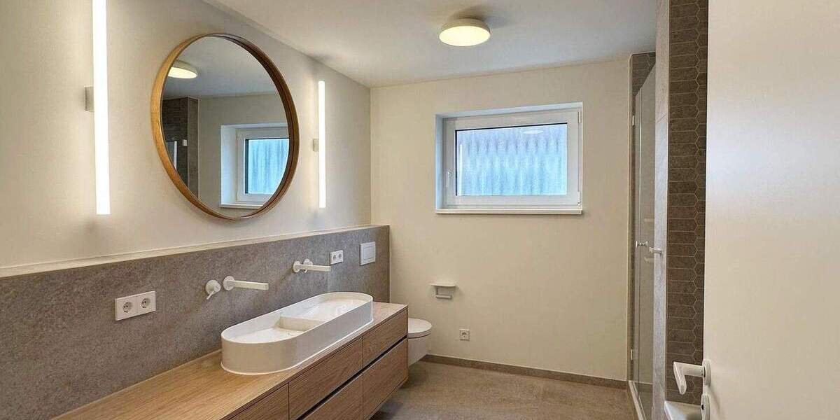 Einfamilienhaus Esslingen am Neckar Sulzgries - 6 Zimmer, 260 m&sup2;, 3.420&euro; | Angebot:25746482