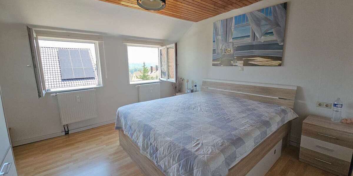 Charmante 3-Zimmer-Dachgeschosswohnung mit Garage und Gartenbereich in Denkendorf - Dachgeschoßwohnung Denkendorf | Angebot:27532423
