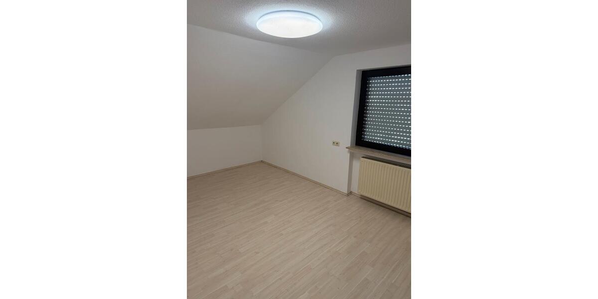Dachgeschoßwohnung Vaihingen an der Enz - 3.5 Zimmer, 80 m&sup2;, 1.350&euro; | Angebot:27593623