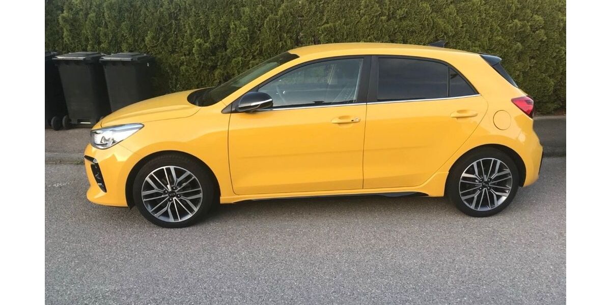 Kia Rio 102.500 km 11.900 &euro; Böblingen 71034