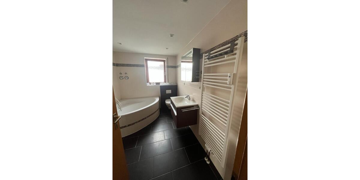 Etagenwohnung Hessigheim - 4.5 Zimmer, 96 m&sup2;, 1.400&euro; | Angebot:25930069