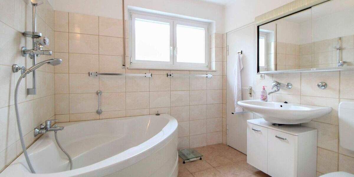 Etagenwohnung Stuttgart Bad Cannstatt - 3 Zimmer, 102 m&sup2;, 399.000&euro; | Angebot:25718015