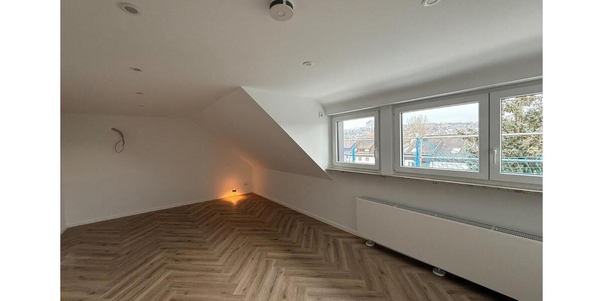 Dachgeschoßwohnung Stuttgart Mühlhausen - 4.5 Zimmer, 122 m&sup2;, 2.100&euro; | Angebot:25174546