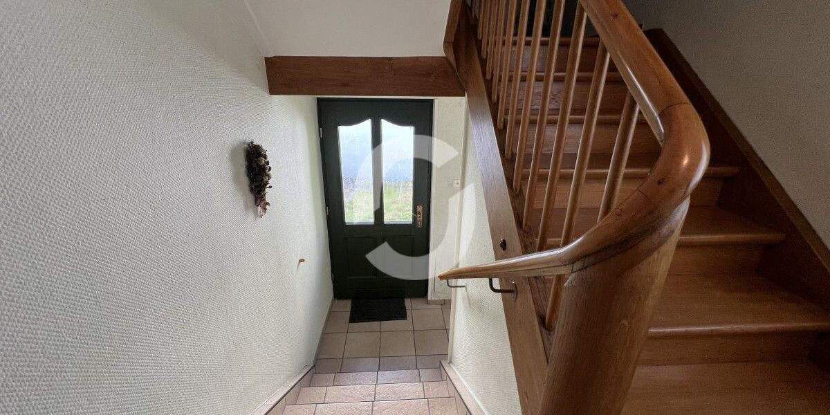 Mehrfamilienhaus, Wohnhaus Stuttgart Untertürkheim - 8 Zimmer, 206 m&sup2;, 700.000&euro; | Angebot:25743414