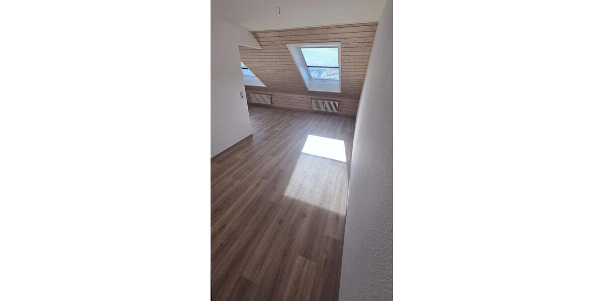 Dachgeschoßwohnung Sindelfingen Sindelfingen (Stadt) - 4 Zimmer, 87 m&sup2;, 1.250&euro; | Angebot:25811374
