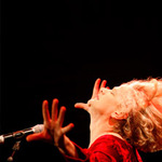 Georgette Dee singt - begleitet am Flügel von Terry Truck