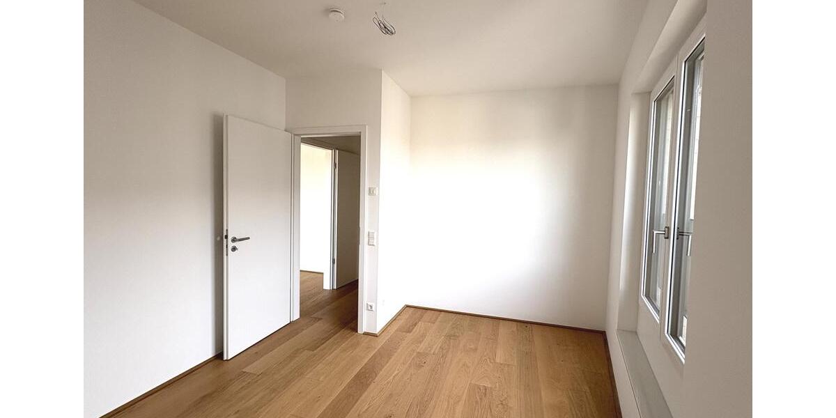 Dachgeschoßwohnung Leonberg - 4 Zimmer, 121 m&sup2;, 2.484&euro; | Angebot:23712507